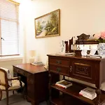 Vintage Charm In The Heart Of Sydney Cbd Close To The Opera House