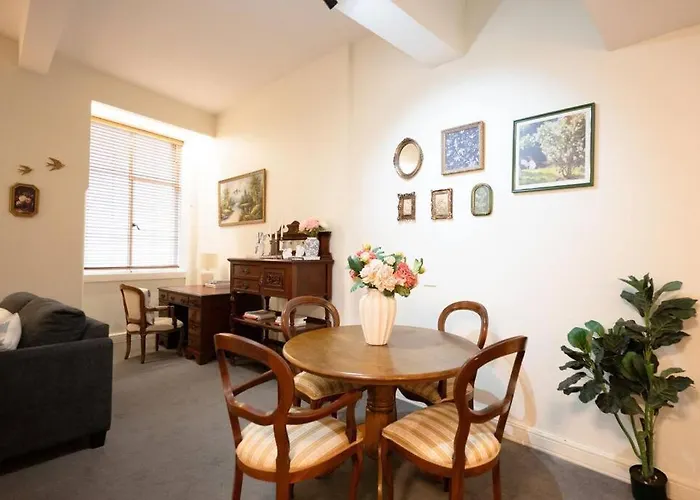 Vintage Charm In The Heart Of Sydney Cbd Close To The Opera House