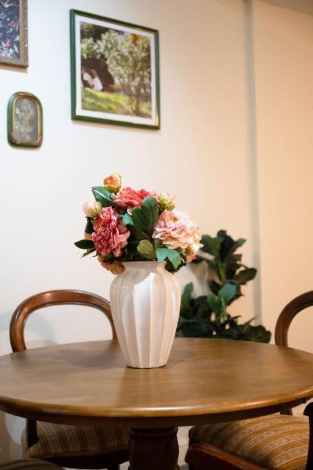 Vintage Charm In The Heart Of Cbd Close To The Opera House