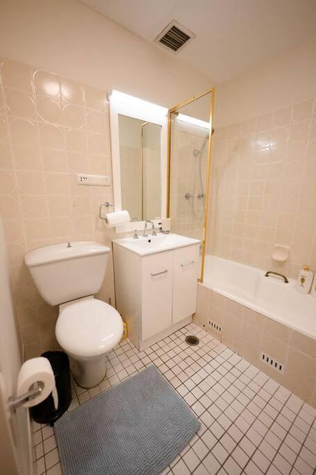 Apartment Vintage Charm In The Heart Of Cbd Close To The Opera House
