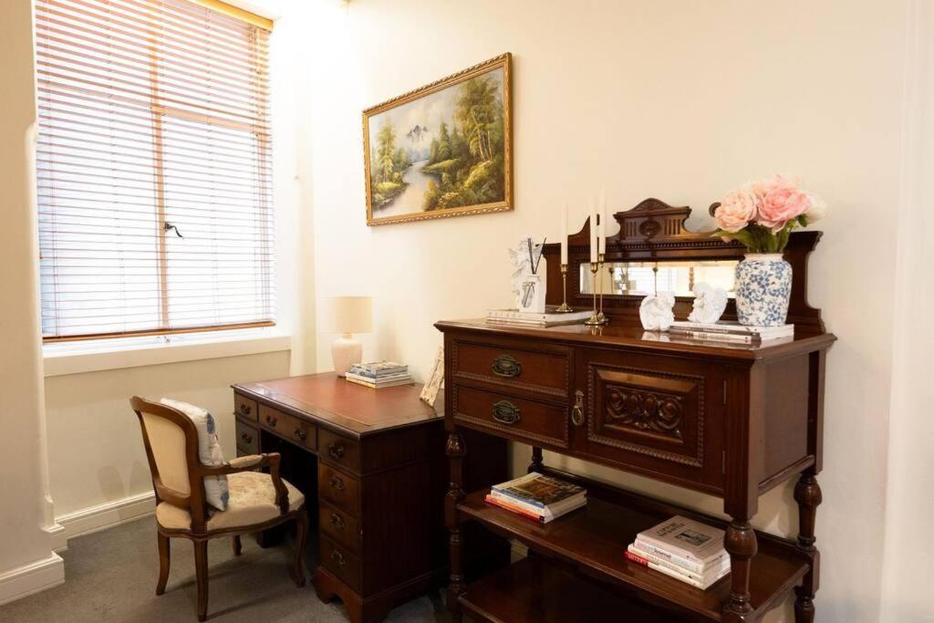 Vintage Charm In The Heart Of Cbd Close To The Opera House Apartment Sydney