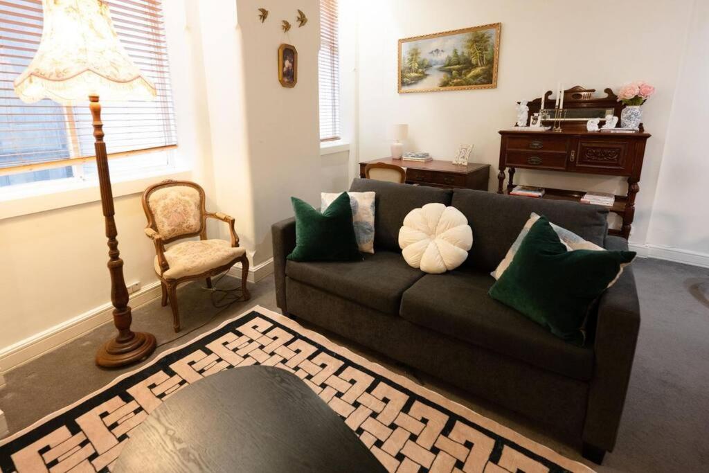 Vintage Charm In The Heart Of Cbd Close To The Opera House Sydney
