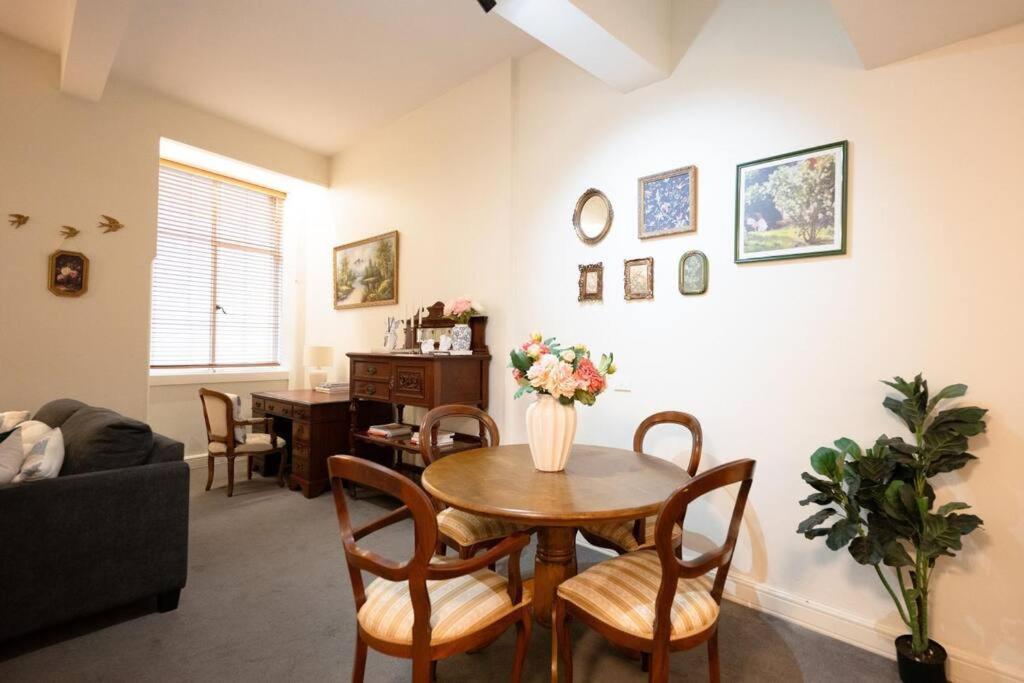Vintage Charm In The Heart Of Cbd Close To The Opera House